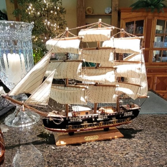 Bergantin Siglo XVIII Ship Wooden Model - 14" Tall 18" Width - Picture 1 of 4